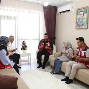 Kahraman Şehidimiz Canbert Tatar’ın bizlere emaneti olan kıymetli ailesini ziyaret ederek ellerinden öptük. - fotoğraf 2