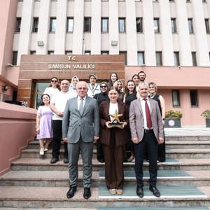 Vali Orhan Tavlı, Hizmet Yaygınlaştırma Başarı Ödülü’nü İl Müdürlüğümüze Takdim Etti - fotoğraf 2