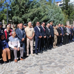 Palu İlçe Emniyet Müdürlüğü kadrosunda görev yapan ve geçirdiği elim trafik kazası sonucu hayatını kaybeden Polis Memuru Mert Ozan ŞİNDİ için Elazığ İl Emniyet Müdürlüğünde düzenlenen cenaze törenine katılım Sağladık. - fotoğraf 2