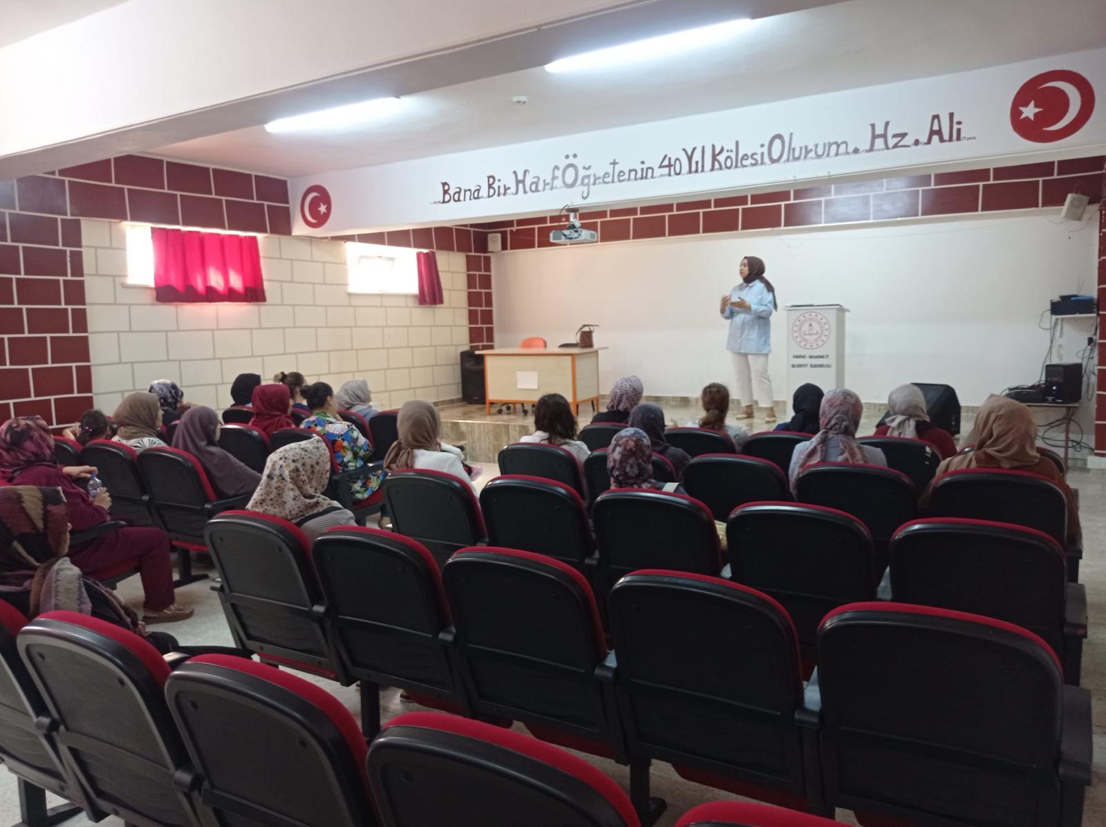 Uyum Haftasında Velilere “Okul Hayatı ve Çocuk” Konulu Eğitim Verildi