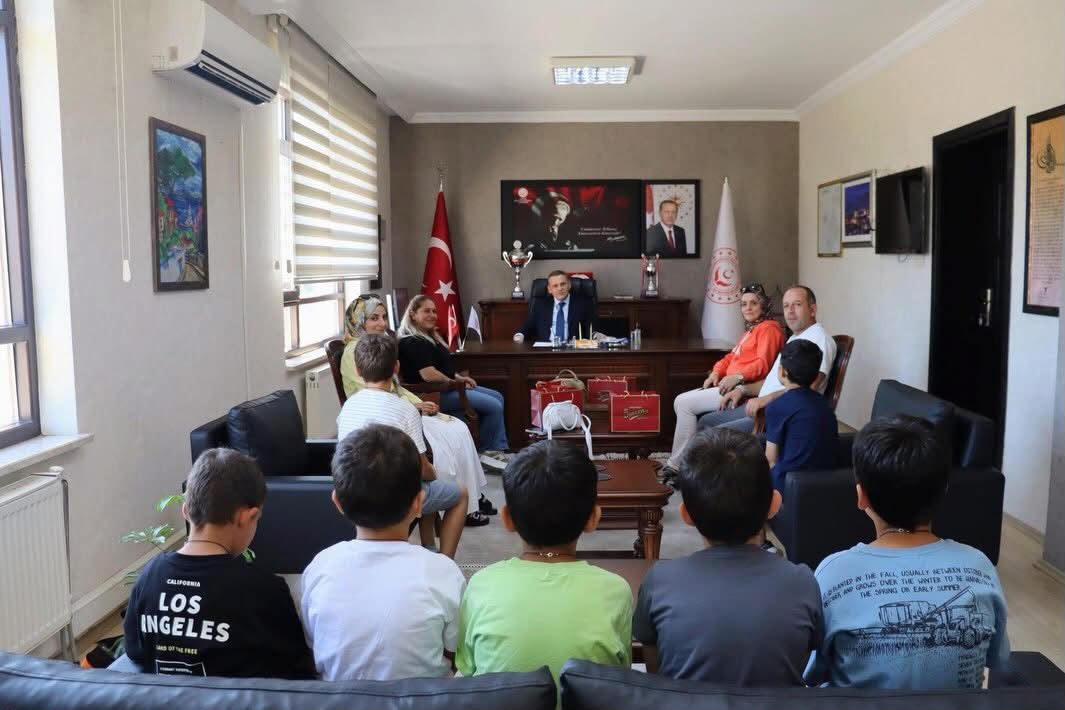 Trabzon Fatih Çocuk Evleri Sitesi’nde hizmet alan gençlerimizi Karabük ve Safranbolu’nun tarihi ve kültürel zenginlikleriyle buluşturduk. 