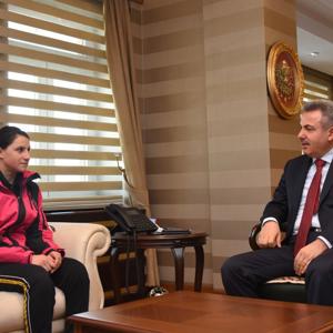 Özel sporcu Reşan Çetrez, Valimiz Sayın Süleyman Elban’ı Ziyaret Etti - fotoğraf 3