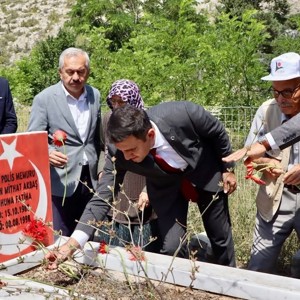 Aziz Şehidimiz Polis Memuru Osman Mithat Akbaş Dualarla Anıldı - fotoğraf 3