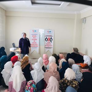 Halk Eğitim Merkezi’nde “Bilinçli Ve Güvenli İnternet Kullanımı ” Semineri - fotoğraf 1