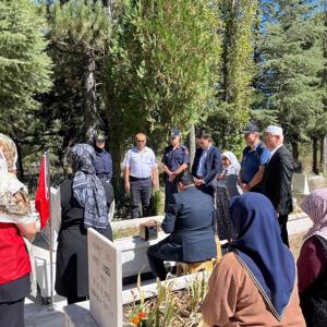 Aziz Şehidimiz Turgut SAVCI ‘nın Şehadetinin Sene-i Devriyesinde Gölhisar İlçemizde Kabri Başında Dualarla Yâd Edildi. - fotoğraf 4