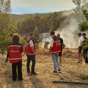 Kumluca’da Yangından Etkilenen Vatandaşlarımıza Psikososyal Destek - fotoğraf 1