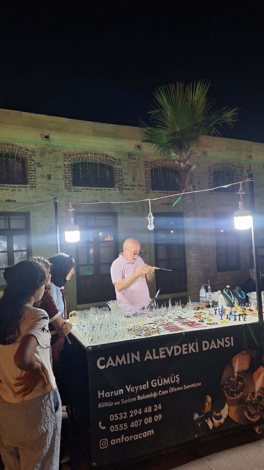 Çocuk Evlerimizde Cam Sanatıyla Renkli ve Keyifli Bir Buluşma
