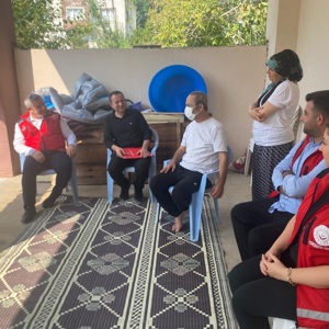 İl Müdürümüz Sayın Naci Yılmaz, Düziçi ilçesi Ellek Kasabası’nda Sosyal ve Ekonomik Destek (SED) hizmetinden faydalanan Elif Coşkun ve ailesini hanelerinde ziyaret etti. - fotoğraf 2