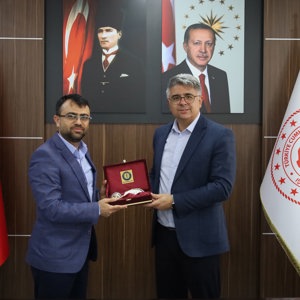 Sağlık-Sen Üniversite Şube Başkanı Erhan Arslan, İl Müdürümüz Özgür Kırmızıtaş’ı Ziyaret Etti - fotoğraf 1