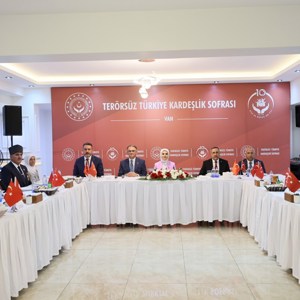 Bakanımız Göktaş, Van'da "Terörsüz Türkiye Kardeşlik Sofrası"nda konuştu: - fotoğraf 7