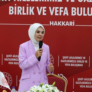 Bakanımız Mahinur Özdemir Göktaş, Hakkari’de şehit aileleri ve gazilerle vefa buluşmasında bir araya geldi - fotoğraf 1