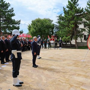 İl Müdürümüz Özgür Kırmızıtaş, 30 Ağustos Zafer Bayramı’nın 104. Yıl Dönümü Dolayısıyla Valiliğimiz Himayelerinde Düzenlenen Kutlama Programına Katıldı - fotoğraf 2