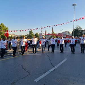 İl Müdürümüz Özgür Kırmızıtaş, 4 Eylül Sivas Kongresi’nin 107. Yıl Dönümü Etkinlikleri Kapsamında Valiliğimiz Himayesinde Düzenlenen 1058 Kişilik Sivas Ağırlama Halayı Programına Katıldı - fotoğraf 6