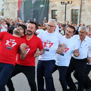 İl Müdürümüz Özgür Kırmızıtaş, 4 Eylül Sivas Kongresi’nin 107. Yıl Dönümü Etkinlikleri Kapsamında Valiliğimiz Himayesinde Düzenlenen 1058 Kişilik Sivas Ağırlama Halayı Programına Katıldı - fotoğraf 5