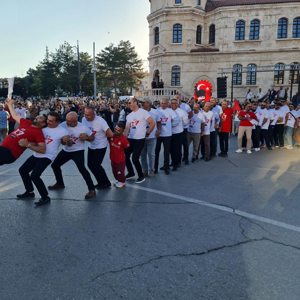 İl Müdürümüz Özgür Kırmızıtaş, 4 Eylül Sivas Kongresi’nin 107. Yıl Dönümü Etkinlikleri Kapsamında Valiliğimiz Himayesinde Düzenlenen 1058 Kişilik Sivas Ağırlama Halayı Programına Katıldı - fotoğraf 4