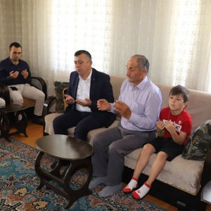 Demirci’de Gazi ve Gazi Yakınları Hanelerinde Ziyaret Edildi - fotoğraf 2