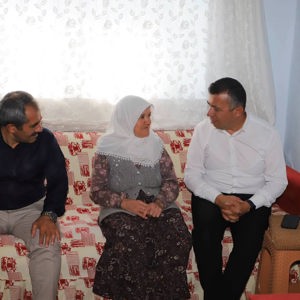 Demirci’de Şehit Yakını ve Gazi Aileleri Ziyaret Edildi - fotoğraf 1