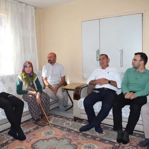 Demirci’de Şehit Yakını ve Gazi Aileleri Ziyaret Edildi - fotoğraf 2