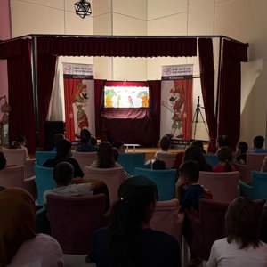 Vakıflar Erzurum Bölge Müdürlüğü ile Erzincan Aile ve Sosyal Hizmetler İl Müdürlüğü iş birliğinde, Çocuk Evleri Sitesi’nde devletimizin himayesindeki çocuklarımız için keyifli bir Hacivat–Karagöz gösterisi gerçekleştirdik. - fotoğraf 1
