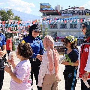 Vali Yardımcımız Sayın Rümeysa Sena Kurt ve İl Müdürümüz Sayın Abdulhalim Ünalan’ın katılımlarıyla COP31 kapsamında Dörtyol Meydanı’nda farkındalık etkinliği gerçekleştirdik. - fotoğraf 10