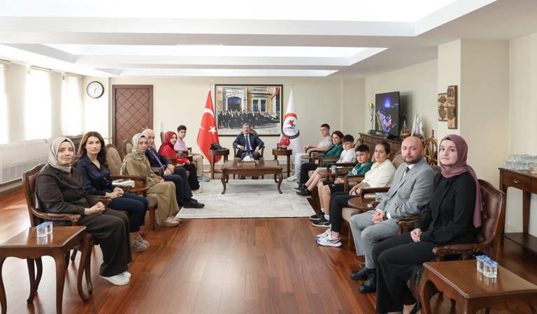 LGS’de Başarı Gösteren Çocuklarımız Vali Orhan Tavlı’yı Ziyaret Etti