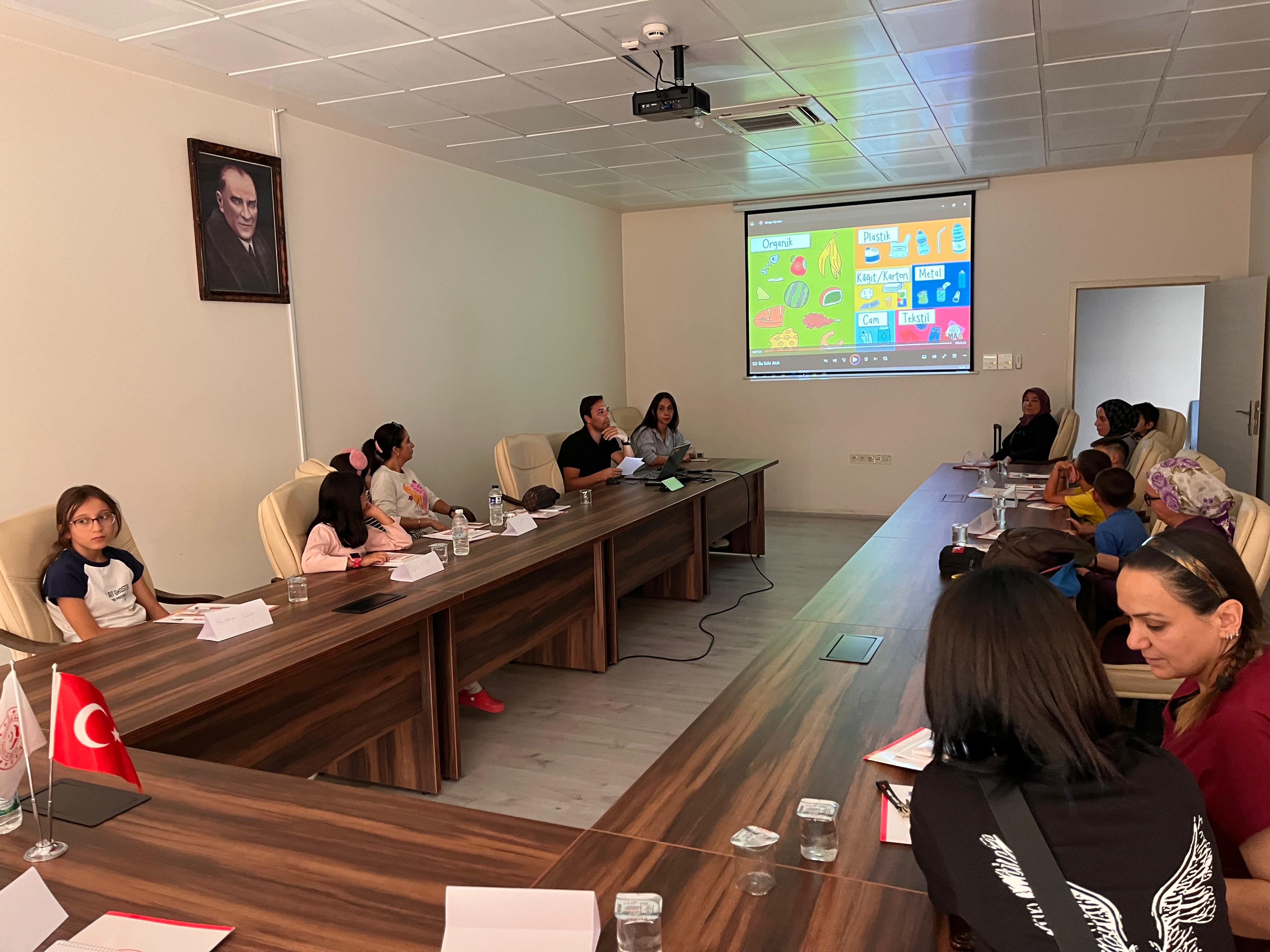 Çocuk Hakları Komitesi'nden Farkındalık Çalışması: 8-12 yaş aralığındaki Çocuk Hakları İl Komitesi üyeleri, COP31 İklim Değişikliği Farkındalık Standı için ikinci hazırlık toplantısını gerçekleştirdi.
