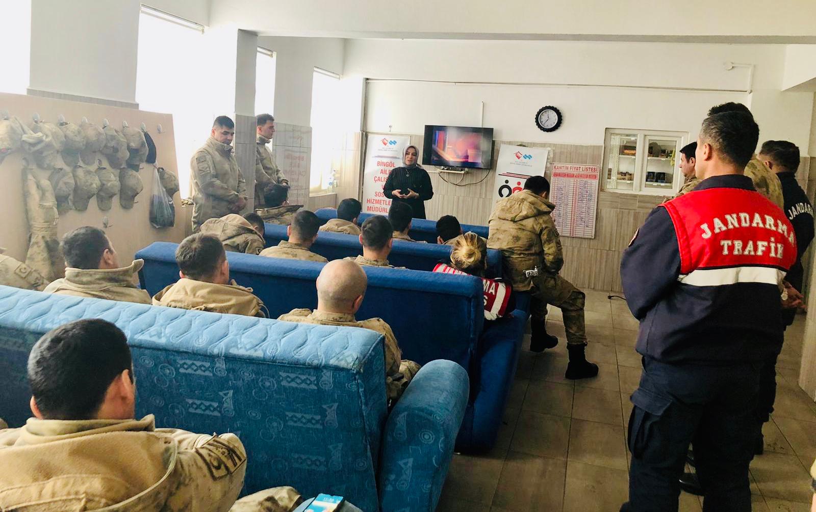 Solhan İlçe Jandarma Komutanlığı’nda Evlilik Öncesi Eğitim Kapsamında “Hayat Arkadaşımı Nasıl Seçebilirim “ Semineri Verildi