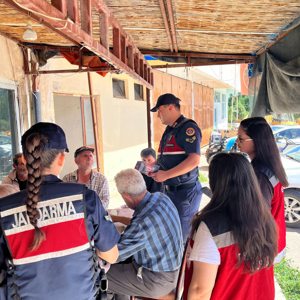 Gürün Sosyal Hizmet Merkezi Müdürlüğümüz ve Gürün İlçe Jandarma Komutanlığı İş Birliğinde Kadına Yönelik Şiddetle Mücadele Kapsamında Farkındalık ve Bilgilendirme Çalışması Gerçekleştirildi - fotoğraf 4