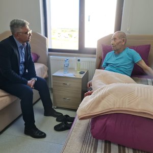 İl Müdürümüz Özgür Kırmızıtaş, Gemerek Huzurevi Yaşlı Bakım ve Rehabilitasyon Merkezi Müdürlüğümüzü Ziyaret Ederek Hürmet Makamının Sahibi Kıymetli Büyüklerimizle Bir Araya Geldi - fotoğraf 3