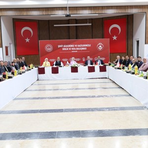 Bakanımız Mahinur Özdemir Göktaş, Hakkari’de Şehit Aileleri ve Gazilerle Vefa Buluşmasında Bir Araya Geldi - fotoğraf 4