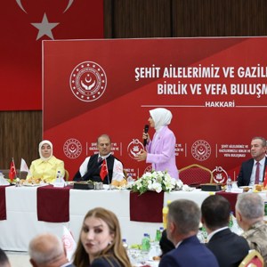 Bakanımız Mahinur Özdemir Göktaş, Hakkari’de Şehit Aileleri ve Gazilerle Vefa Buluşmasında Bir Araya Geldi - fotoğraf 9