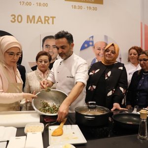 Emine Erdoğan ve Bakan Selçuk "Cemre Çarşısı" Etkinliğine Katıldı  - fotoğraf 2