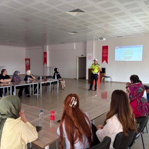 Trafik Güvenliği Bilincinin Artırılmasına Yönelik Eğitim Gerçekleştirildi - fotoğraf 2