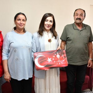 İl Müdürümüz Sayın Çiğdem AÇIKYILDIZ KAZEL, ilimizde ikamet eden kahraman Gazimiz Naci ÇELİKEL ve kıymetli ailesini ziyaret ederek Sayın Bakanımız Mahinur ÖZDEMİR GÖKTAŞ’ın selamlarını ilettiler. - fotoğraf 1