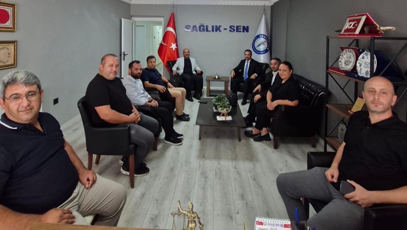 İl Müdürümüz Mahmut SELÇUK, Sağlık-Sen Şube Başkanı Özcan ÇİÇEK ve yönetimini ziyaret etti.