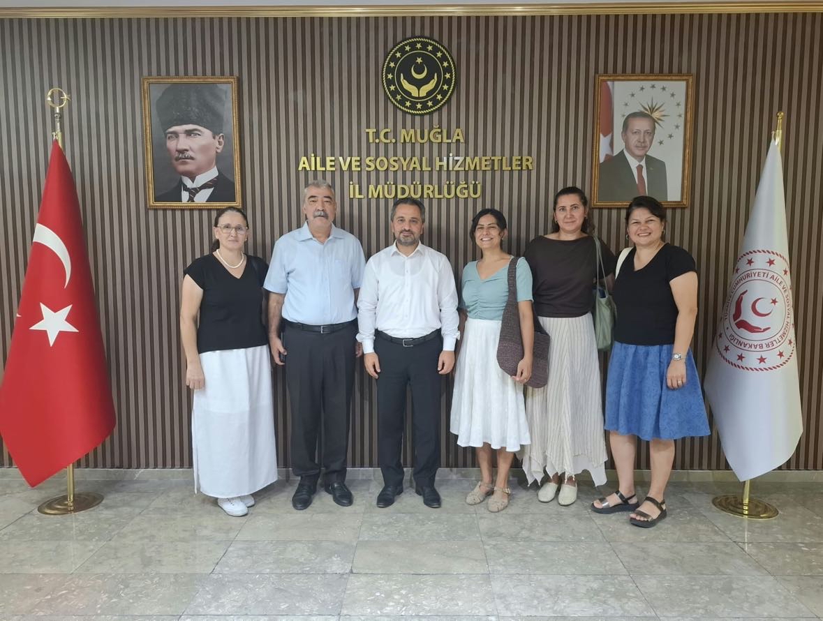 Mürsel ÖZATA ve meslek lisesi öğretmenleri, İl Müdürümüz Mahmut SELÇUK’u ziyaret etti.