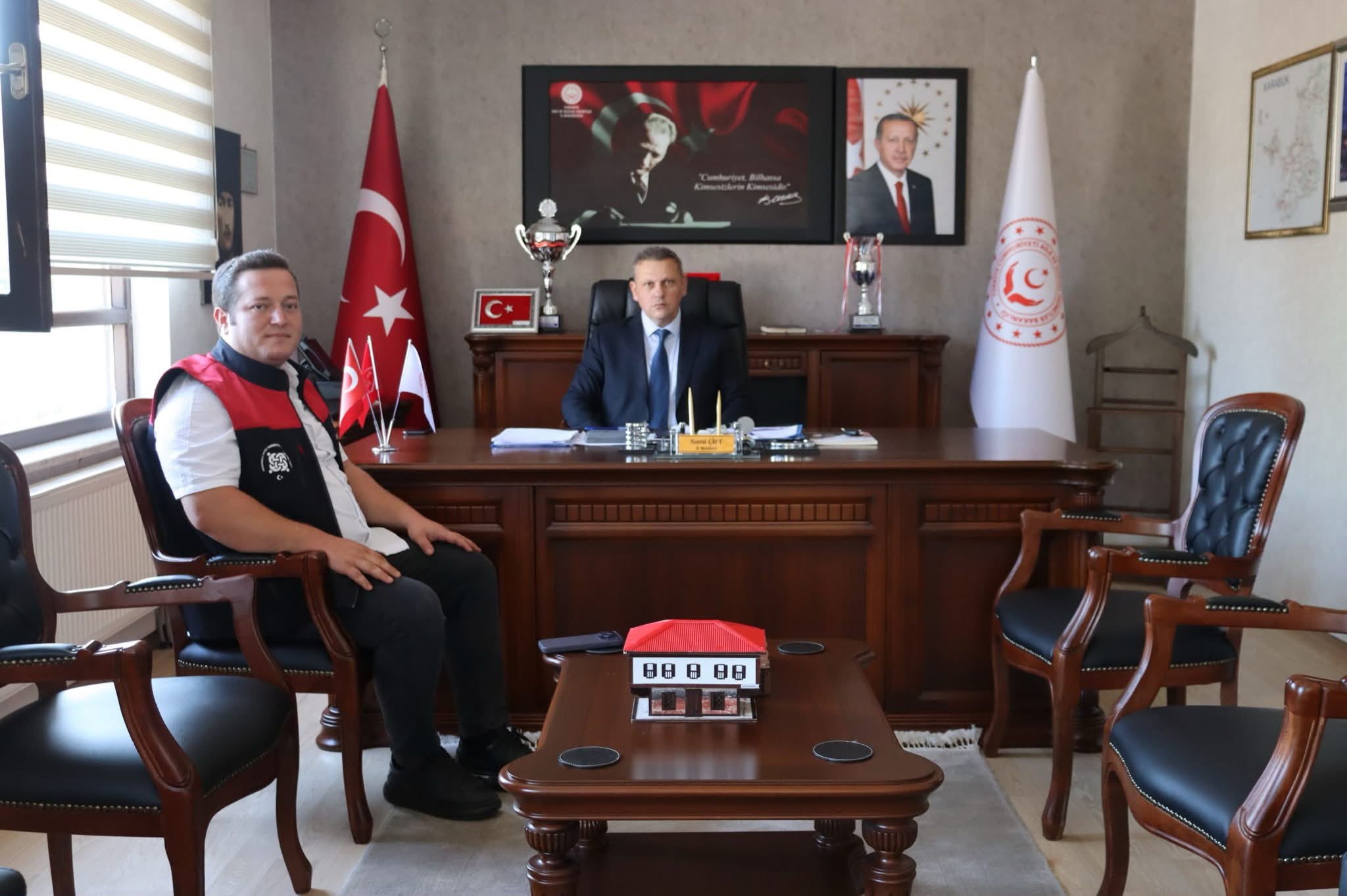 Safranbolu Sosyal Yardımlaşma ve Dayanışma Vakfı Müdürü Hasbi ÜNAL’dan İl Müdürümüze Ziyaret