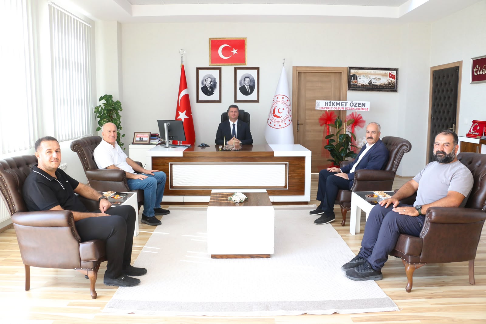 Elazığ Belediye Başkanı Danışmanı Ahmet Özden ÖZEN ve Malatya Huzurevi Müdürü Arif Hikmet ÖZEN’den İl Müdürümüz Serdar DEMİRCİ’ye Ziyaret