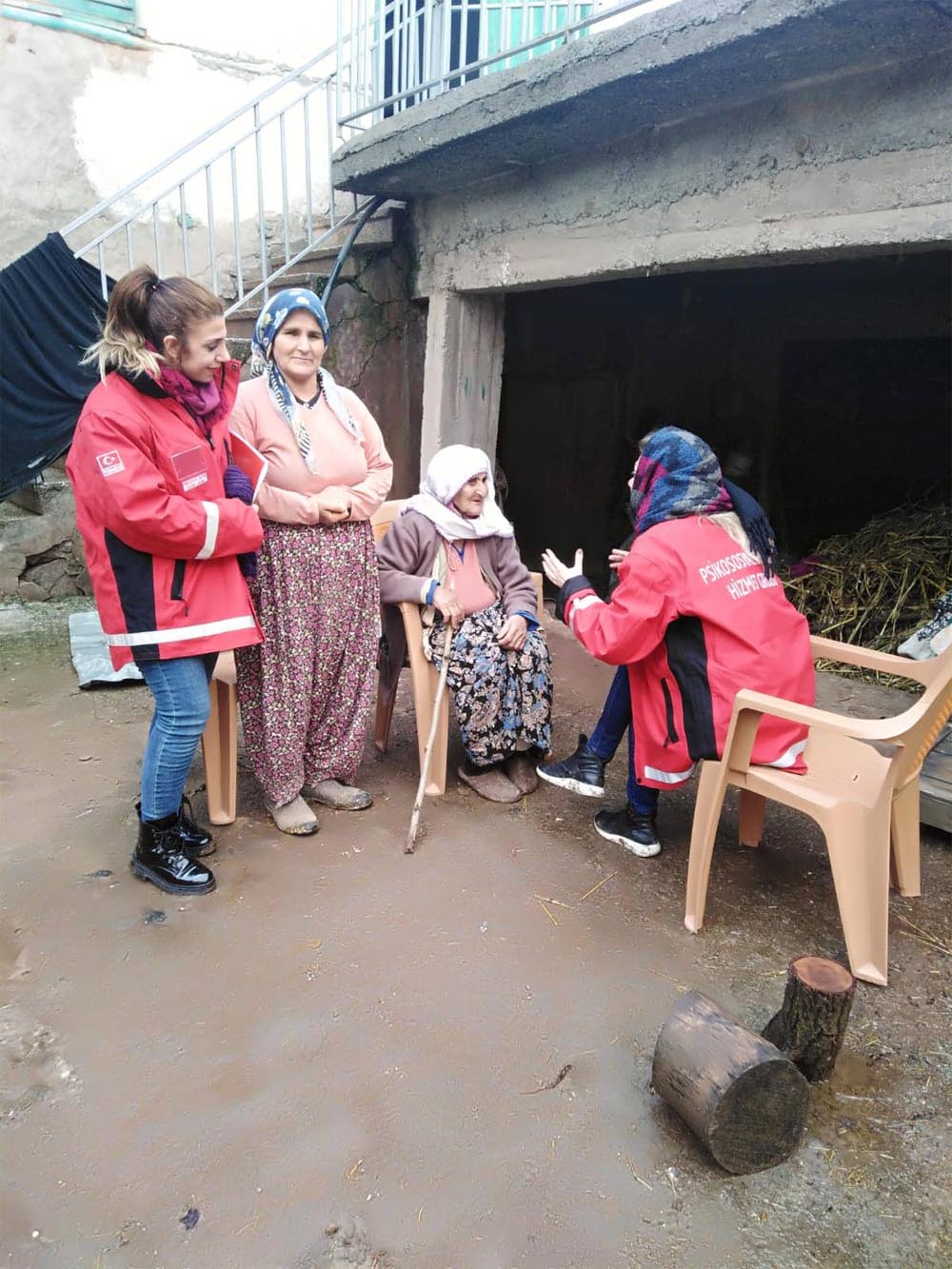 Psikososyal destek ekibi Kale İlçesine bağlı Dedeköy  Erdemli ve Mahmut Dursun Mahallerini ziyaret etti.