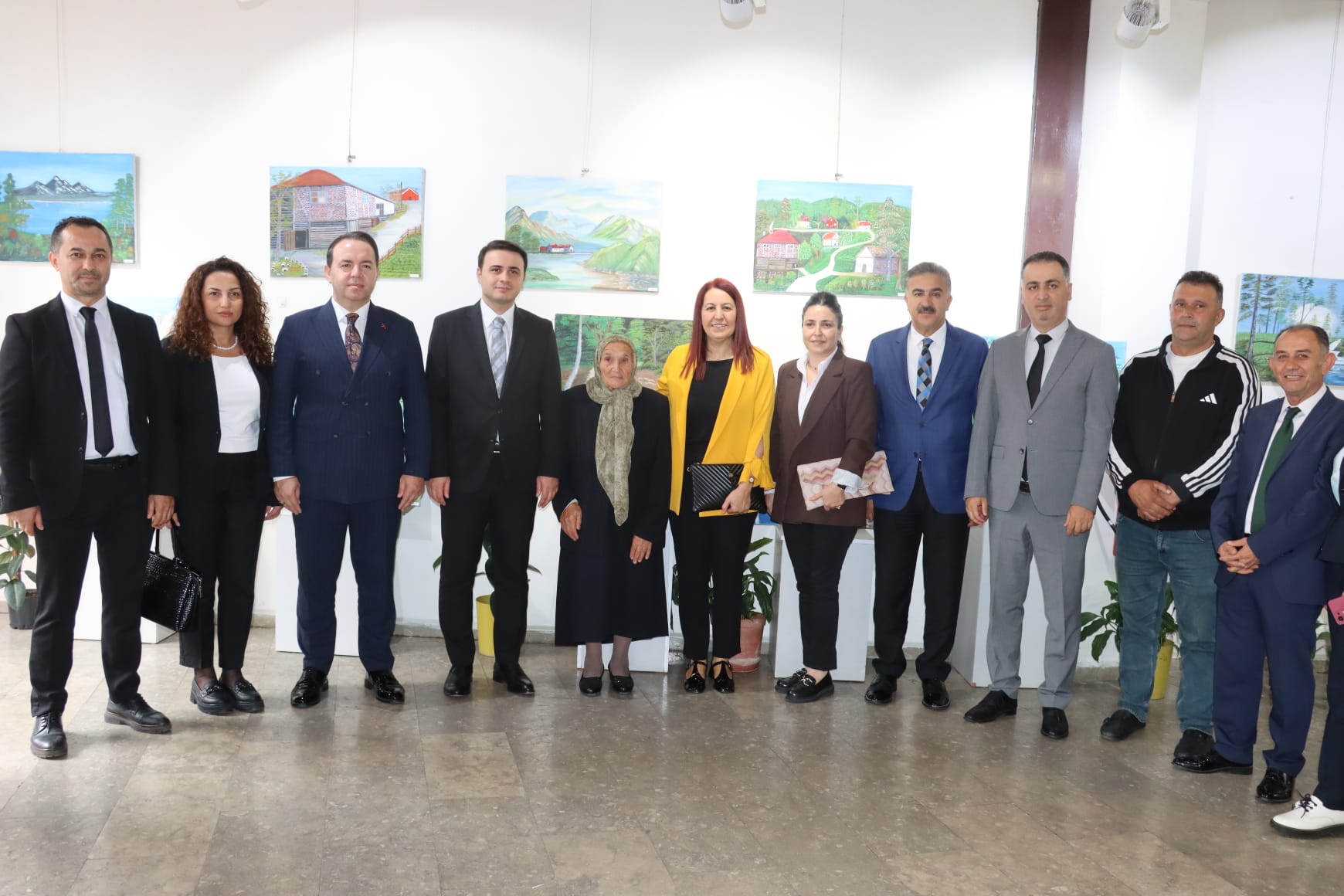 “Ressam Nine” adlı resim sergisinin açılışı gerçekleşti.