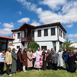 Koruyucu Aile ile Aile ve Toplum Hizmetleri birimlerinde görev yapan çalışma arkadaşlarımız, Keskin Sosyal Dayanışma Merkezinde kursiyerler ile bir araya geldi. - fotoğraf 1
