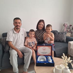 Şube Müdürümüz Sayın Hasret ÖZ, ilimizde ikamet eden kahraman Şehidimizin kıymetli ailesini ve kahraman Gazimizi ziyaret ederek Sayın Bakanımız Mahinur ÖZDEMİR GÖKTAŞ’ın selamlarını ilettiler. - fotoğraf 2