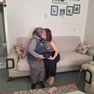 Şube Müdürümüz Sayın Hasret ÖZ, ilimizde ikamet eden kahraman Şehidimizin kıymetli ailesini ve kahraman Gazimizi ziyaret ederek Sayın Bakanımız Mahinur ÖZDEMİR GÖKTAŞ’ın selamlarını ilettiler. - fotoğraf 1