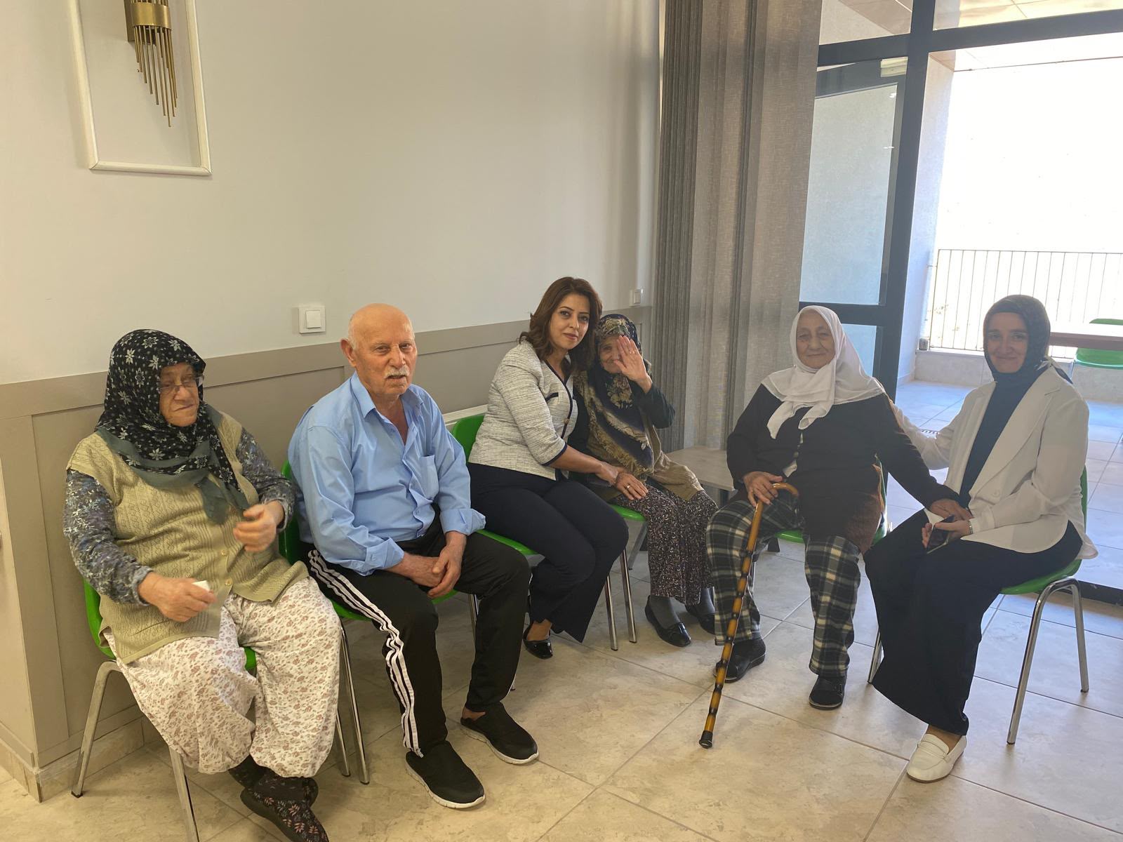 Şube Müdürümüz Sayın Leyla DOĞAN, Huzurevi Yaşlı Bakım ve Rehabilitasyon Merkezimizi ziyaret ederek büyüklerimizle bir araya geldi.