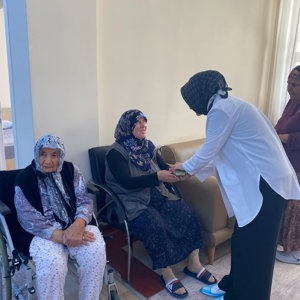 Şube Müdürümüz Sayın Leyla DOĞAN, Engelsiz Yaşam Bakım, Rehabilitasyon ve Aile Danışma Merkezi Müdürlüğümüzü ziyaret ederek hizmet alan özel gereksinimli bireylerimizle bir araya geldi. - fotoğraf 3