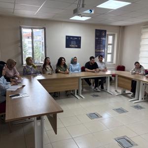 Müdürlüğümüze bağlı birimlerde görev yapan çalışma arkadaşlarımıza “Resmî Yazışmalarda Uygulanacak Usul ve Esaslar Hakkında Yönetmelik” konulu eğitim gerçekleştirildi. - fotoğraf 2