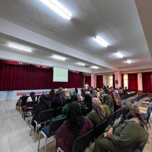 Keskin Halk Eğitimi Merkezi kursiyerlerine yönelik, Bakanlığımızın hizmet modelleri hakkında bilgilendirme ve tanıtım gerçekleştirildi. - fotoğraf 2