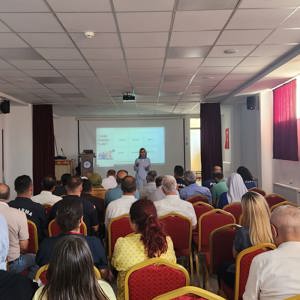 Koruyucu Aile ve Çocuk Hizmetleri birimlerinde görev yapan çalışma arkadaşlarımız, Bahşılı ilçemizde görev yapan personeller ile bir araya geldi. - fotoğraf 1