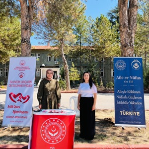 Koruyucu Aile ile Aile ve Toplum Hizmetleri birimlerinde görev yapan çalışma arkadaşlarımız, Mühimmat ve Garnizon Komutanlığında gerçekleşen terhis töreninde erler ve aileleri ile bir araya geldi. - fotoğraf 1