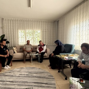 İl Müdürümüz Sayın Naci Yılmaz, AZİZ Şehidimiz Jandarma Komando Er Serdar Açık’ın kıymetli ailesini ve  Aziz Şehidimiz Piyade Sözleşmeli Er Mehmet Can’ın kıymetli ailesini ziyaret etti.  - fotoğraf 5